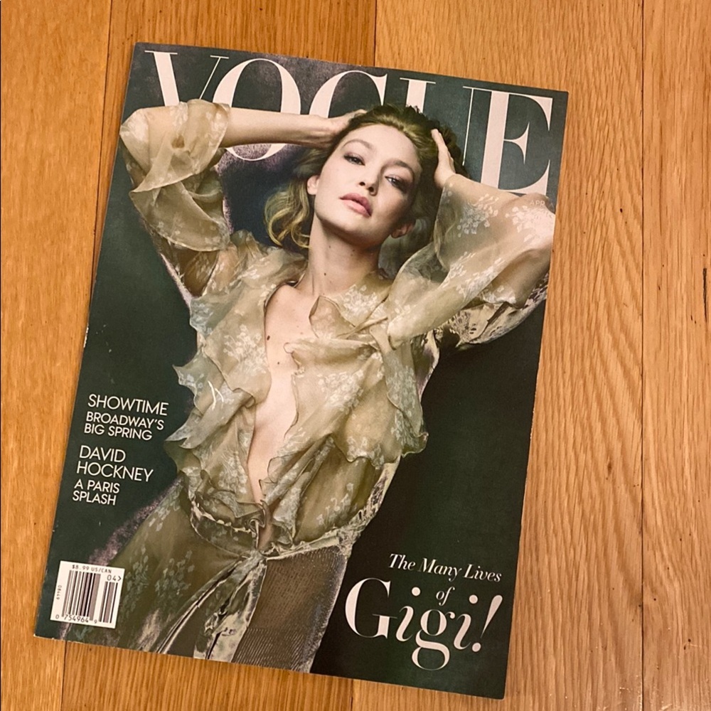 📚[5 books for $10] Vogue Magazine with Gigi Hadid Cover April 2025